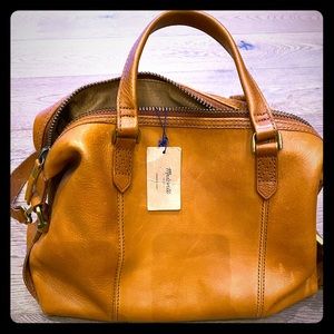 Beautiful leather Madewell shoulder bag 🍁